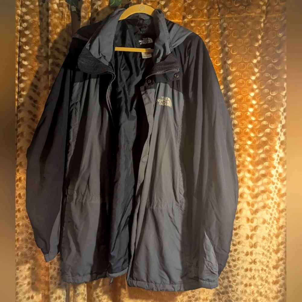 The North Face. Men's Jacket. With Hood. Grey And Black. Lined.